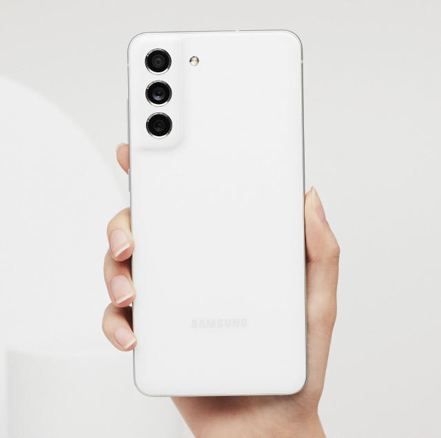 Samsung S21 FE 5G - poznajcie nowy, flagowy smartfon