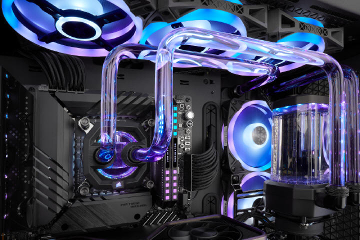 CORSAIR przedstawia nowe zestawy z serii Hydro X