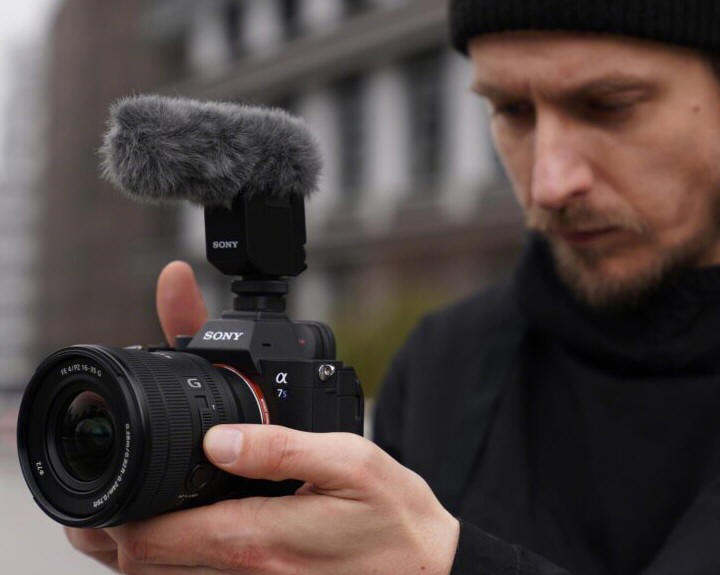 Sony obiektyw szerokokątny z elektryczną regulacją zoomu