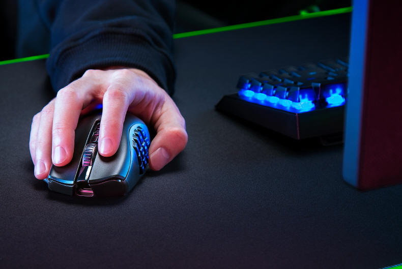 Razer Naga V2 Pro - Król MMO powraca