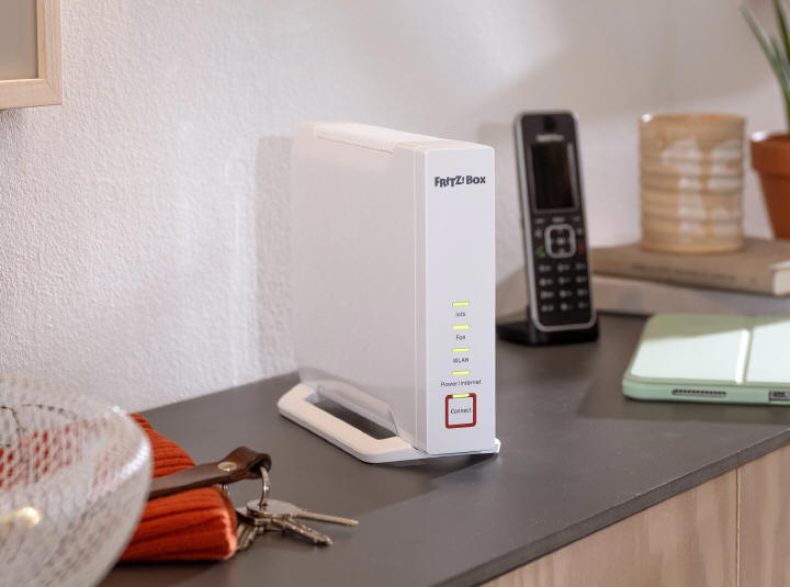 FRITZ!Box 4060 - trjzakresowy router z Wi-Fi 6, DECT i mesh