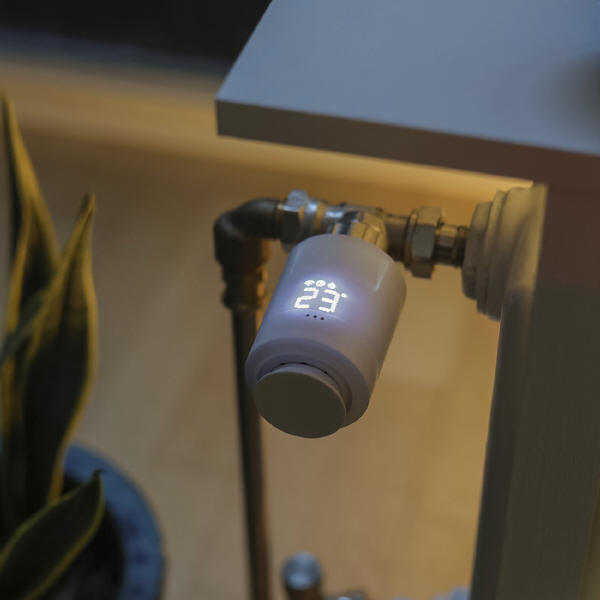 Zaoszczędź z głowicami termostatycznymi Hama WiFi
