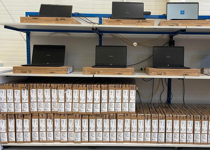 Komputronik dostarczył 600 laptopów dla ukraińskich dzieci