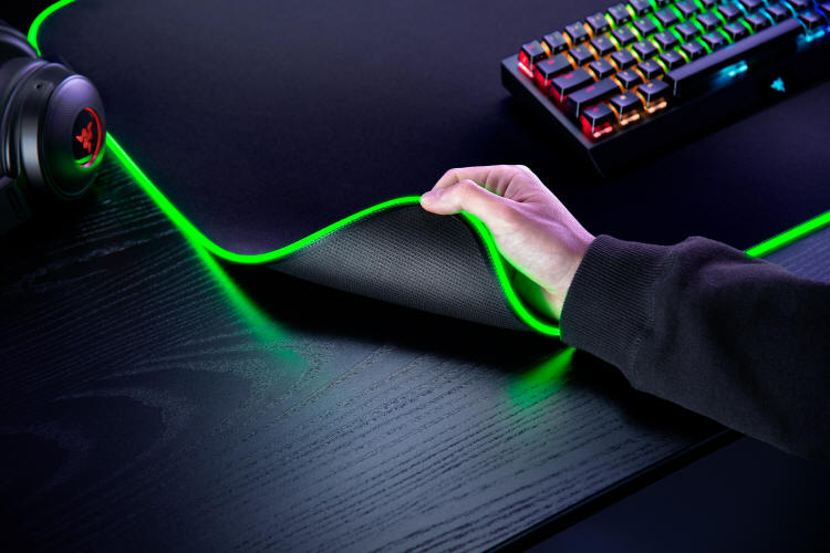 Razer Strider Chroma i Goliathus Chroma 3XL