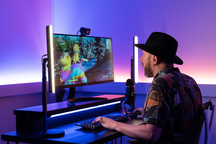 Logitech dla twórców - mikrofon Blue Sona XLR i oświetlenie Litra Beam