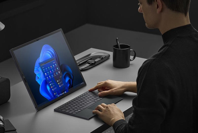 ASUS Zenbook 17 Fold OLED trafia do sprzedaży
