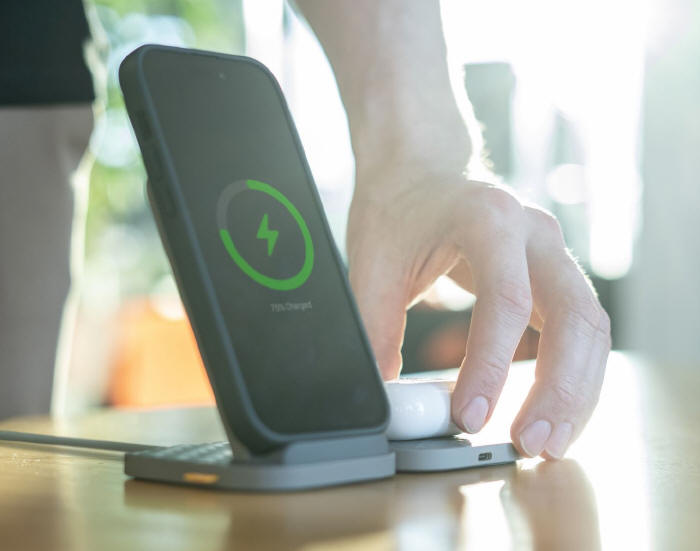 Xtorm Wireless Charging Stand Solo