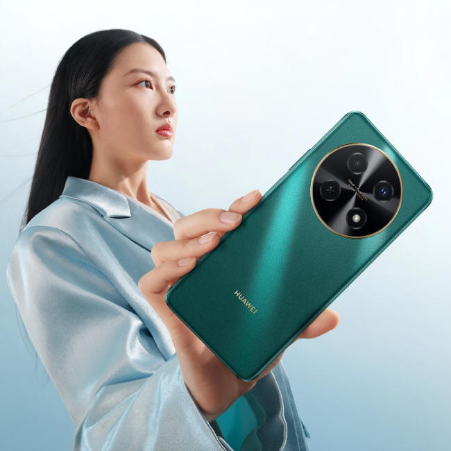 W Polsce debiutują smartfony z serii HUAWEI nova 12