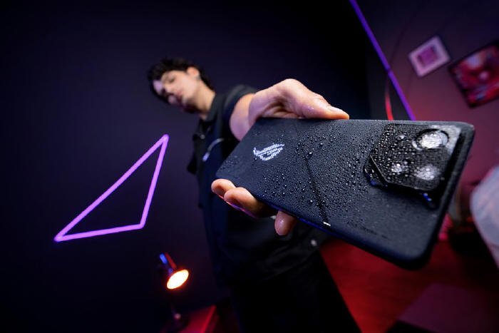 ASUS Republic of Gamers prezentuje smartfony z serii ROG Phone 8