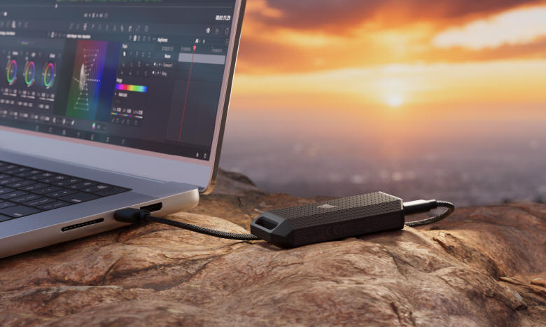 CORSAIR AIR SSD EX400U SURVIVOR USB4