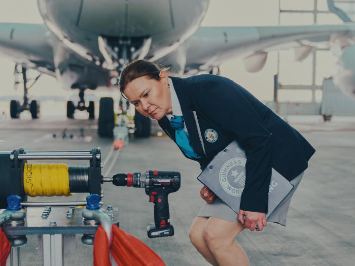 Wiertarka PARKSIDE przeciągnęła samolot pasażerski Airbus A380