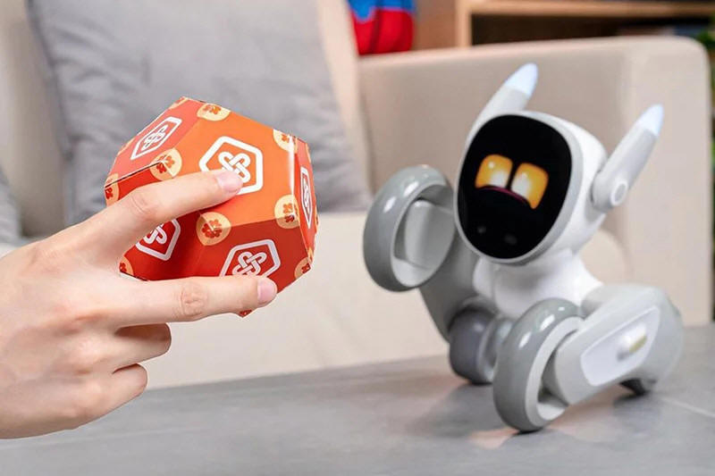 Loona - Interaktywny robot-pupil