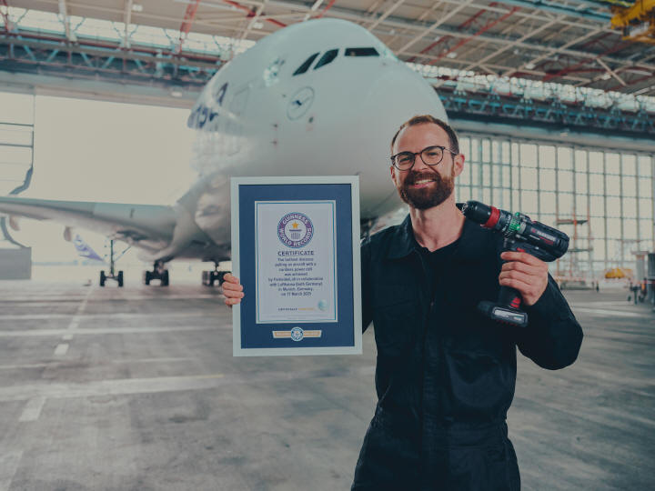 Wiertarka PARKSIDE przeciągnęła samolot pasażerski Airbus A380