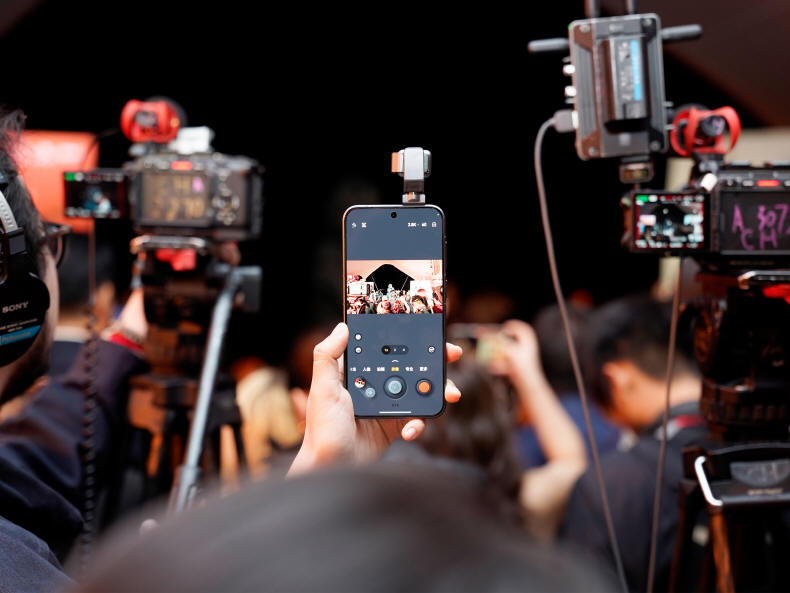 HONOR Robot Phone na Festiwalu Filmowym w Cannes