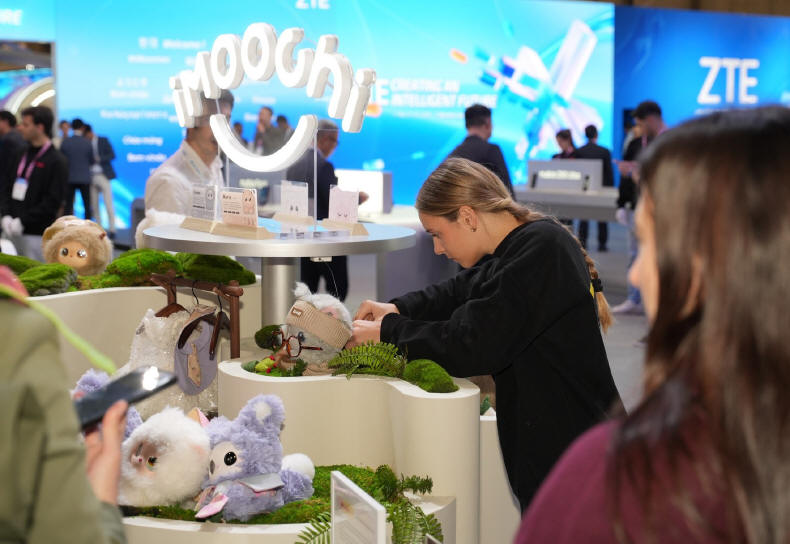 Nubia prezentuje na MWC 2026 smartfon z ’autopilotem’ oraz pupila AI