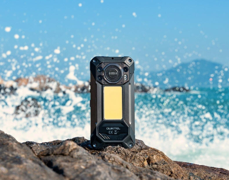 Oukitel - Smartfony z lamp� kempingow�, termowizj� i odporno�ci�