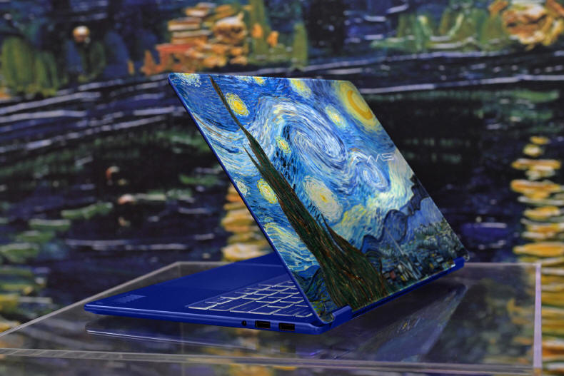 MSI Prestige 14 Flip AI+ Vincent van Gogh Edition