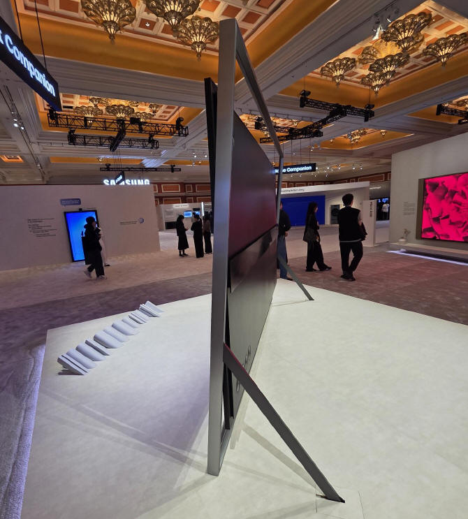 Samsung przedstawia 130-calowy telewizor Micro RGB