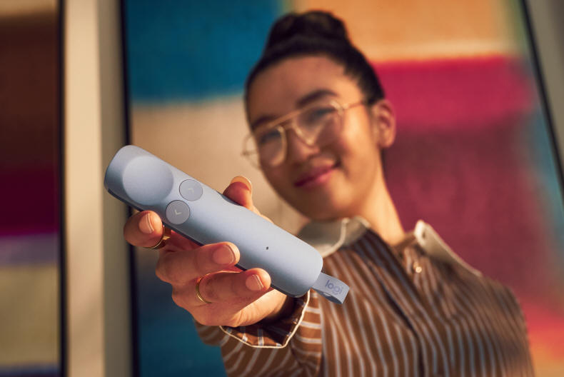 Logitech Spotlight 2 - prezenter z haptyk� i cyfrowym wyr�nieniem tre�ci