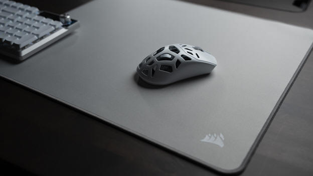 CORSAIR MM Glass Large i nowa seria podkładek MM