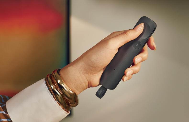 Logitech Spotlight 2 - prezenter z haptyk� i cyfrowym wyr�nieniem tre�ci